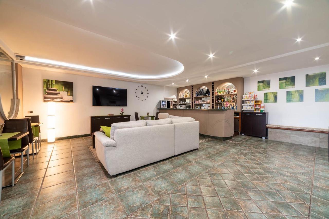 Hotel Cesirja Casavatore Екстериор снимка
